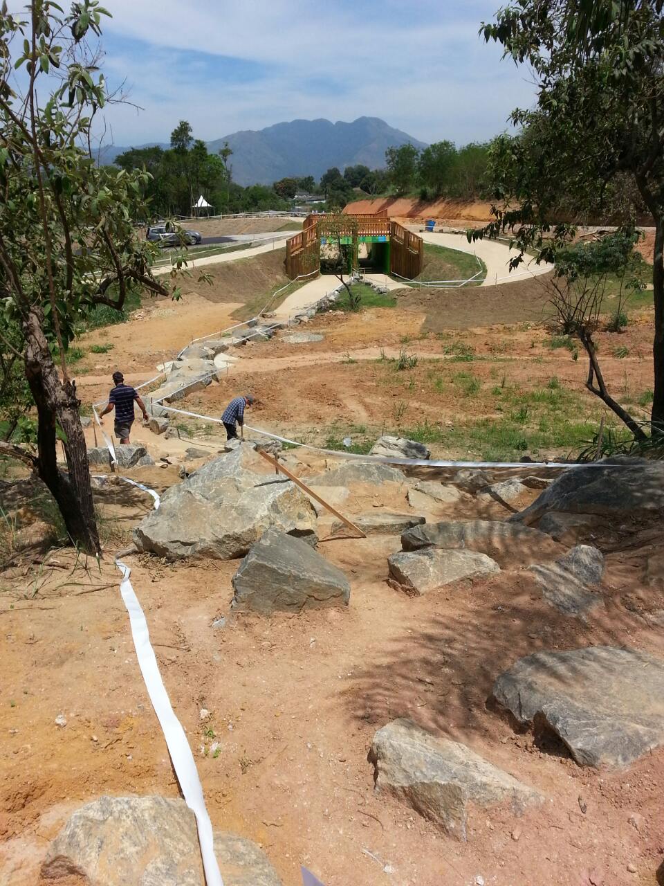 image-f013e1bf6f26a2f6c8c595b4a7dd36c0f95394d2d8aaaddecdfb3d37215b50d2-V